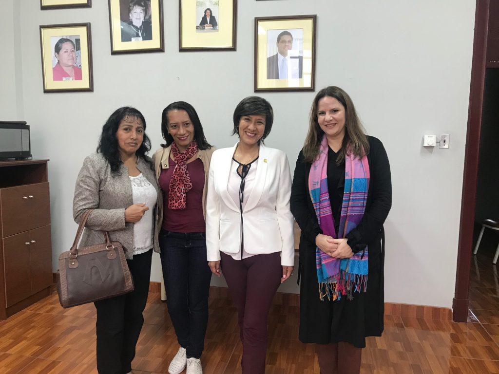 Escuela Profesional de Bibliotecología recibió la visita de 2 especialistas brasileñas