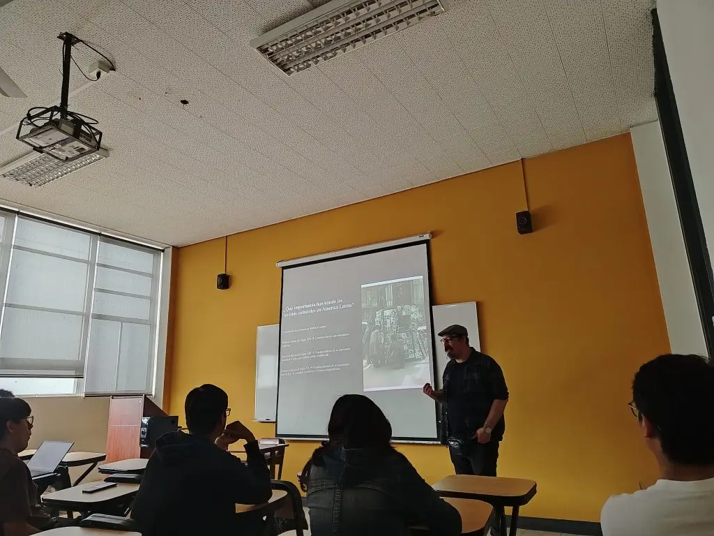 Seminario de Tesis de Letras abordó las metodologías para el estudio de revistas culturales
