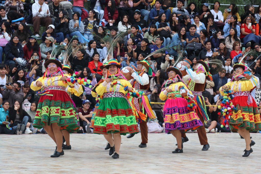 Letras deslumbró con el “Carnaval de Taypicha” en el Festival Interfacultades de Danza 2026