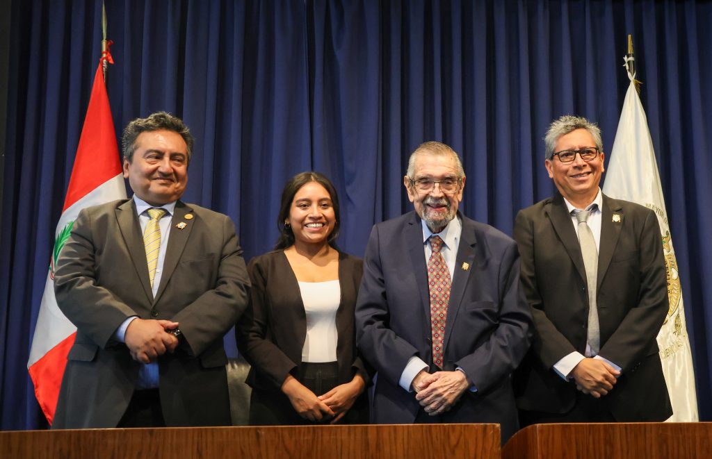 Facultad de Letras de la UNMSM rindió homenaje a Juan Gargurevich por su legado bibliográfico y aporte a la formación de comunicadores